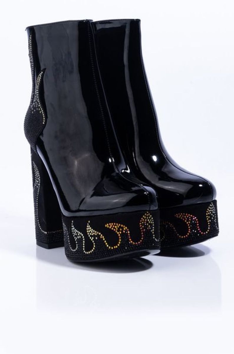 AKIRA / Azalea Wang _2